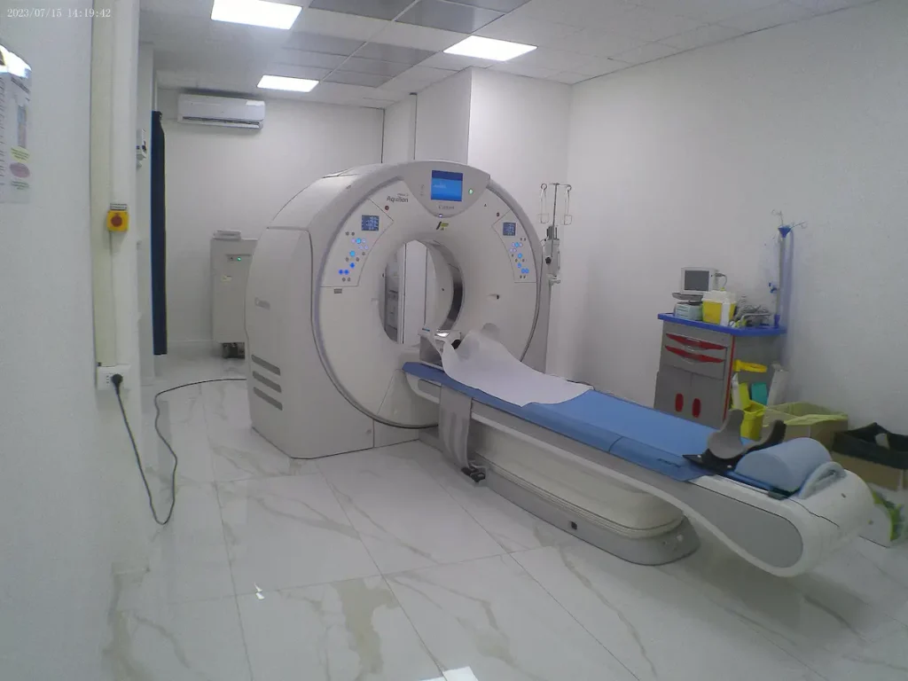 TAC 160 Strati Canon in ambiente molto ampio. Adeguato per soggetti con Claustrofobia. Apparato Completamente Aperto